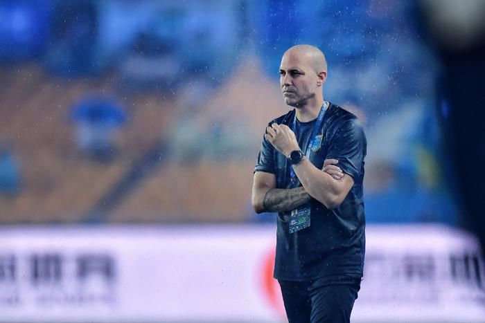演员李罗